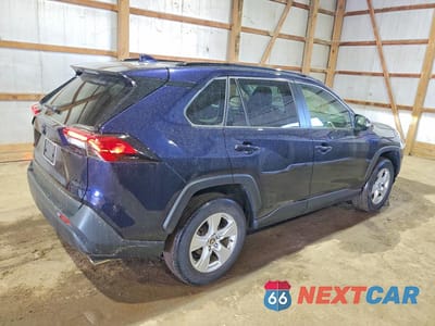 Trzecie zdjęcie samochodu z tyłu: 2020 TOYOTA RAV4 HYBRID XLE VIN:JTMRWRFV4LD046585 - miniatura
