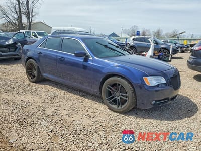 Czwarte zdjęcie samochodu z boku: 2014 CHRYSLER 300 S VIN:2C3CCABG8EH125145 - miniatura