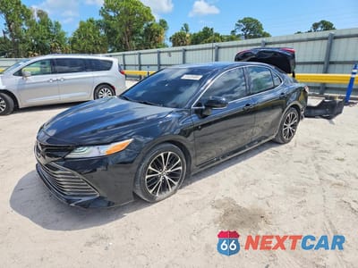 2018 TOYOTA CAMRY XLE 4T1B11HKXJU111694 - główne zdjęcie licytacji z USA - miniatura