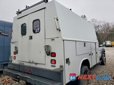 Trzecie zdjęcie samochodu z tyłu: 2016 FORD F450 SUPER DUTY UTILITY / SERVICE TRUCK VIN:1FDUF4HT9GEA85080 - miniatura
