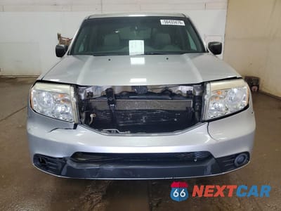 Piąte zdjęcie samochodu w środku: 2013 HONDA PILOT LX VIN:5FNYF4H20DB086108 - miniatura