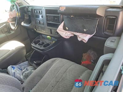 Zdjęcie 8 z 13 samochodu: 2018 CHEVROLET EXPRESS G2500 VIN:1GCWGAFP6J1336909 - miniatura