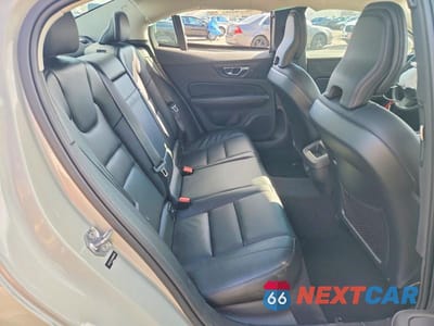 Zdjęcie 10 z 12 samochodu: 2021 VOLVO S60 T6 MOMENTUM VIN:7JRA22TK3MG096759 - miniatura