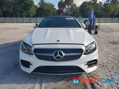 Piąte zdjęcie samochodu w środku: 2020 MERCEDES-BENZ E 450 VIN:W1K1J6HBXLF133110 - miniatura