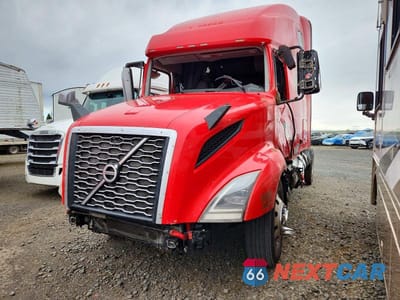 Drugie zdjęcie samochodu z przodu: 2020 VOLVO VNL SEMI TRUCK VIN:4V4NC9EH8LN227531 - miniatura