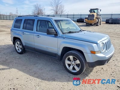 Czwarte zdjęcie samochodu z boku: 2013 JEEP PATRIOT LATITUDE VIN:1C4NJRFB4DD249805 - miniatura
