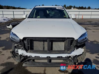 Piąte zdjęcie samochodu w środku: 2025 VOLVO XC90 PLUS VIN:YV4H60PE2S1331658 - miniatura