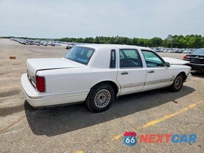 Trzecie zdjęcie samochodu z tyłu: 1997 LINCOLN TOWN CAR EXECUTIVE VIN:1LNLM81W7VY668840 - miniatura