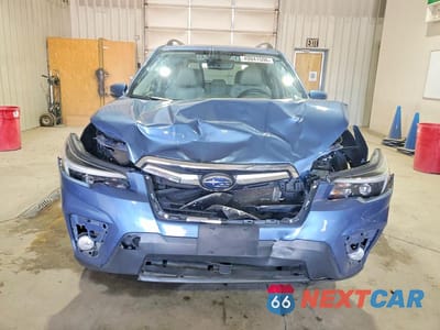 Piąte zdjęcie samochodu w środku: 2021 SUBARU FORESTER LIMITED VIN:JF2SKAUC7MH526180 - miniatura