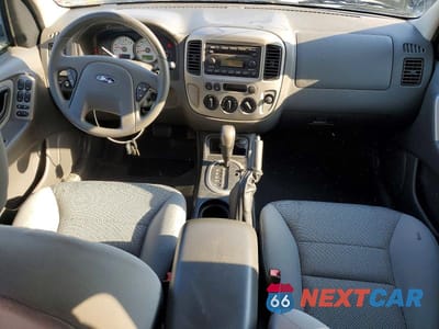 Zdjęcie 8 z 14 samochodu: 2005 FORD ESCAPE XLT VIN:1FMYU93165KB13104 - miniatura