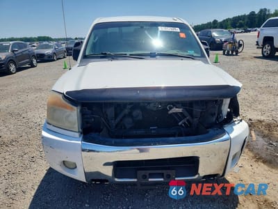Piąte zdjęcie samochodu w środku: 2011 NISSAN TITAN SV VIN:1N6BA0ED1BN311439 - miniatura