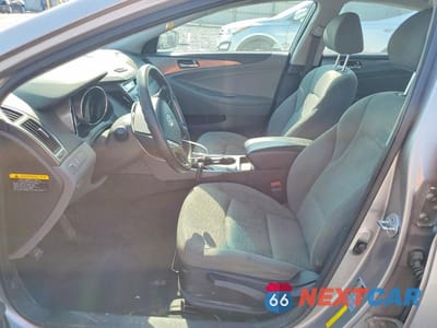 Zdjęcie 7 z 12 samochodu: 2013 HYUNDAI SONATA HYBRID VIN:KMHEC4A48DA078995 - miniatura