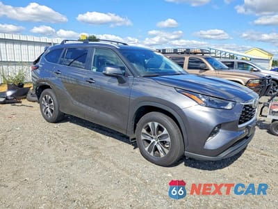 Czwarte zdjęcie samochodu z boku: 2024 TOYOTA HIGHLANDER XLE VIN:5TDKDRBH8RS568852 - miniatura