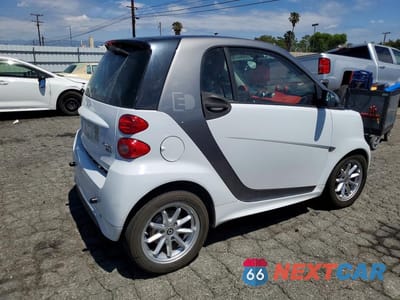 Trzecie zdjęcie samochodu z tyłu: 2014 SMART FORTWO VIN:WMEEJ9AA9EK786165 - miniatura