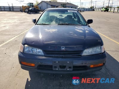 Piąte zdjęcie samochodu w środku: 1995 HONDA ACCORD LX VIN:JHMCD5638SC061760 - miniatura