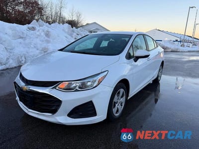Drugie zdjęcie samochodu z przodu: 2019 CHEVROLET CRUZE LS VIN:1G1BC5SM6K7101351 - miniatura