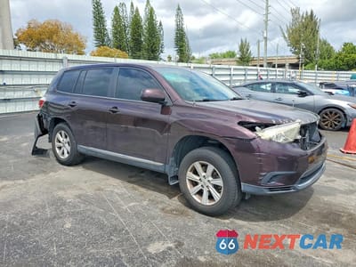 Czwarte zdjęcie samochodu z boku: 2012 TOYOTA HIGHLANDER BASE VIN:5TDZA3EH1CS017704 - miniatura