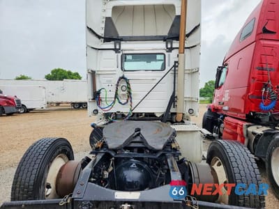 Zdjęcie 6 z 10 samochodu: 2017 VOLVO VNL SEMI TRUCK VIN:4V4N39TG6HN988222 - miniatura