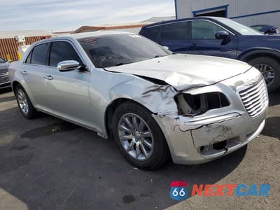 Czwarte zdjęcie samochodu z boku: 2012 CHRYSLER 300 LIMITED VIN:2C3CCACG8CH249329 - miniatura