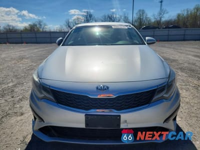 Piąte zdjęcie samochodu w środku: 2019 KIA OPTIMA LX VIN:5XXGT4L37KG298776 - miniatura