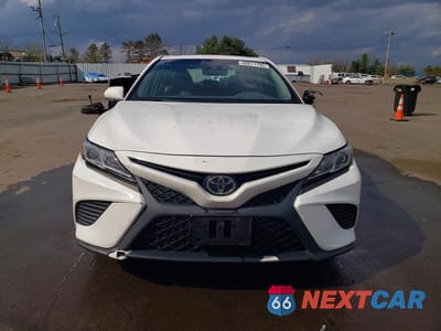 Piąte zdjęcie samochodu w środku: 2018 TOYOTA CAMRY SE VIN:4T1B11HK6JU110588 - miniatura