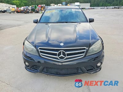Piąte zdjęcie samochodu w środku: 2010 MERCEDES-BENZ C 63 AMG VIN:WDDGF7HB6AF450252 - miniatura