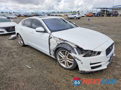 Czwarte zdjęcie samochodu z boku: 2017 JAGUAR XE PRESTIGE VIN:SAJAE4BV2HA953421 - miniatura
