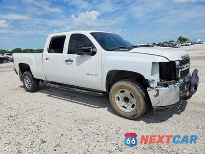 Czwarte zdjęcie samochodu z boku: 2014 CHEVROLET SILVERADO C2500 HEAVY DUTY VIN:1GC1CVCG9EF102001 - miniatura