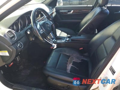 Zdjęcie 7 z 12 samochodu: 2014 MERCEDES-BENZ C 250 VIN:WDDGF4HB8ER306737 - miniatura
