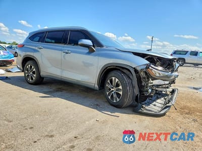 Czwarte zdjęcie samochodu z boku: 2020 TOYOTA HIGHLANDER XLE VIN:5TDGZRAH2LS005764 - miniatura