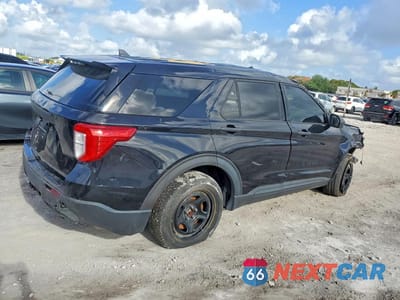 Trzecie zdjęcie samochodu z tyłu: 2021 FORD EXPLORER POLICE INTERCEPTOR VIN:1FM5K8AB1MGA18658 - miniatura