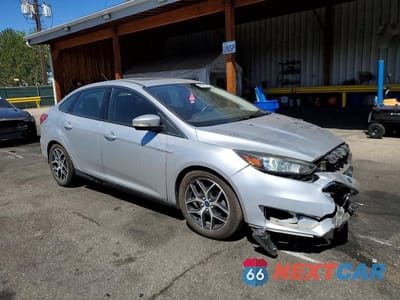 Czwarte zdjęcie samochodu z boku: 2017 FORD FOCUS SEL VIN:1FADP3H28HL258013 - miniatura