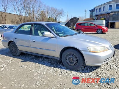 Czwarte zdjęcie samochodu z boku: 2001 HONDA ACCORD LX VIN:1HGCG66511A060221 - miniatura