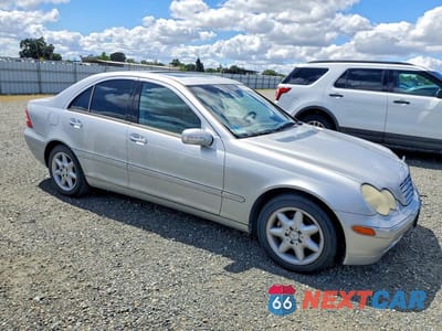 Czwarte zdjęcie samochodu z boku: 2003 MERCEDES-BENZ C 240 VIN:WDBRF61J63A470885 - miniatura