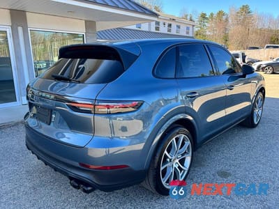 Czwarte zdjęcie samochodu z boku: 2019 PORSCHE CAYENNE VIN:WP1AA2AY9KDA01367 - miniatura