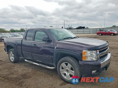 Czwarte zdjęcie samochodu z boku: 2008 CHEVROLET SILVERADO K1500 VIN:1GCEK190X8Z262687 - miniatura