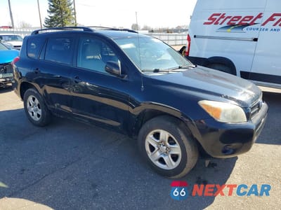 Czwarte zdjęcie samochodu z boku: 2007 TOYOTA RAV4 BASE VIN:JTMBD33V575052825 - miniatura