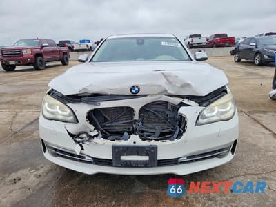 Piąte zdjęcie samochodu w środku: 2013 BMW 5 SERIES 550I RWD VIN:WBAYE8C57DDE22260 - miniatura