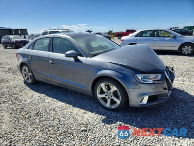 Czwarte zdjęcie samochodu z boku: 2019 AUDI A3 PREMIUM VIN:WAUAUGFF3KA065349 - miniatura