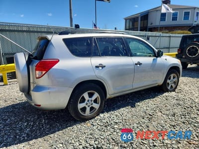 Trzecie zdjęcie samochodu z tyłu: 2006 TOYOTA RAV4 BASE VIN:JTMBD33V966016595 - miniatura