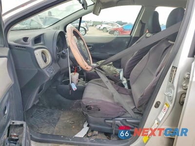 Zdjęcie 7 z 12 samochodu: 2012 TOYOTA YARIS 5-DOOR LE VIN:JTDKTUD39CD502241 - miniatura