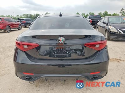 Zdjęcie 6 z 12 samochodu: 2020 ALFA ROMEO GIULIA VIN:ZARFAMAN0L7626738 - miniatura