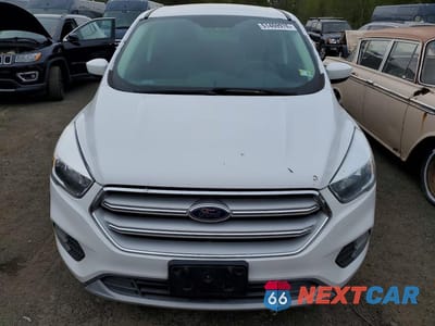 Piąte zdjęcie samochodu w środku: 2017 FORD ESCAPE SE VIN:1FMCU9GDXHUD43672 - miniatura