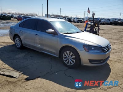 Czwarte zdjęcie samochodu z boku: 2013 VOLKSWAGEN PASSAT S VIN:1VWAP7A37DC148553 - miniatura