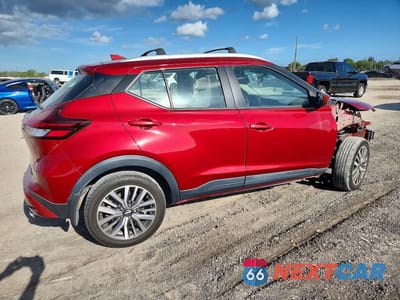 Trzecie zdjęcie samochodu z tyłu: 2022 NISSAN KICKS SV VIN:3N1CP5CVXNL526033 - miniatura