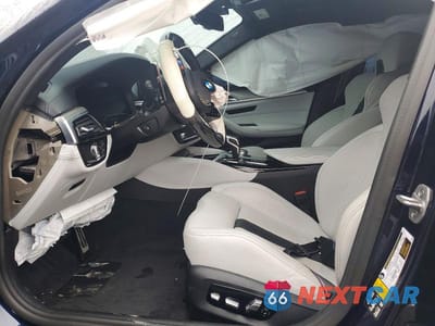 Zdjęcie 7 z 12 samochodu: 2022 BMW M5 VIN:WBS83CH01NCK13747 - miniatura