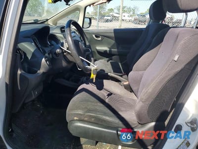 Zdjęcie 7 z 12 samochodu: 2013 HONDA FIT SPORT VIN:JHMGE8H56DC046465 - miniatura