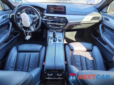 Zdjęcie 8 z 12 samochodu: 2018 BMW M550XI VIN:WBAJB9C50JB286865 - miniatura
