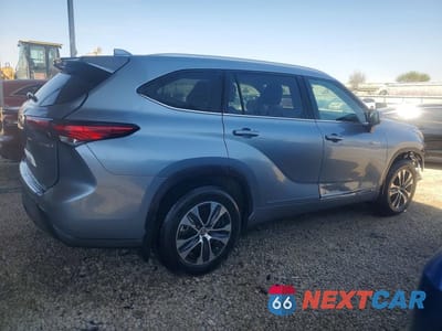 Trzecie zdjęcie samochodu z tyłu: 2020 TOYOTA HIGHLANDER HYBRID XLE VIN:5TDHBRCH2LS000392 - miniatura