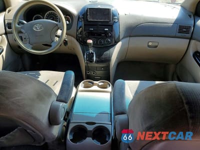 Zdjęcie 8 z 12 samochodu: 2004 TOYOTA SIENNA LE 8 PASSENGER VIN:5TDZA23C74S167139 - miniatura